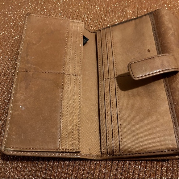 Fossil brown clutch wallet with key detailing preloved condition - Picture 8 of 10